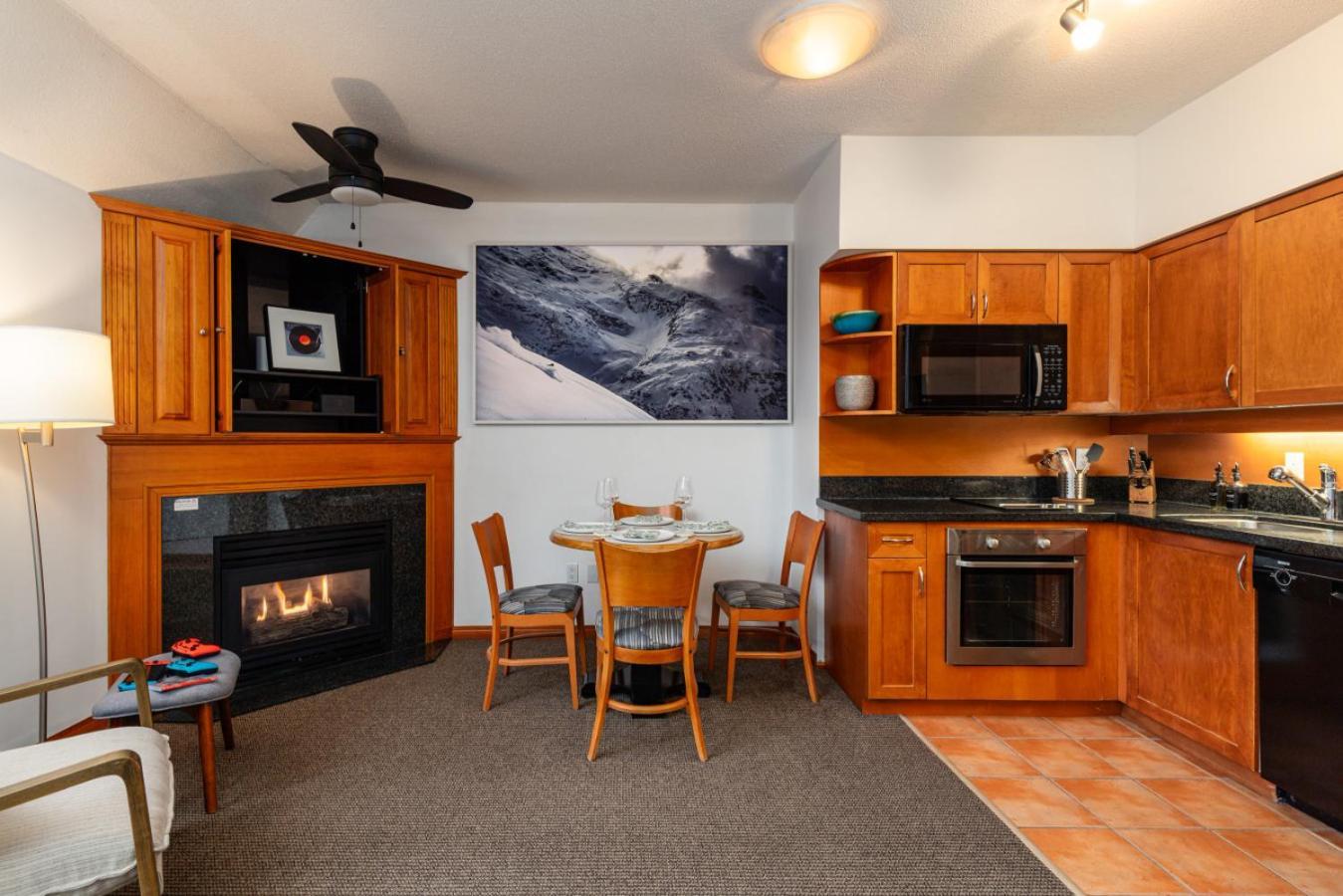 Village Penthouse W Views Pool And Hot Tub * Whistler
